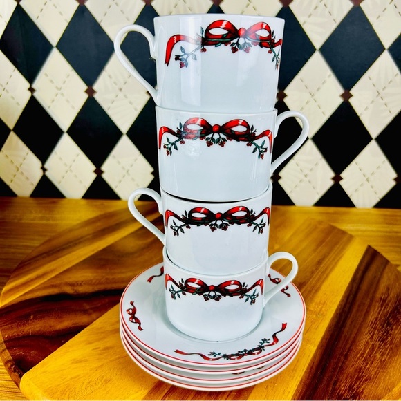 Set (8) 4 Cups + 4 Saucers Festive Christmas Red Green and White Holiday Teacups - Picture 9 of 13